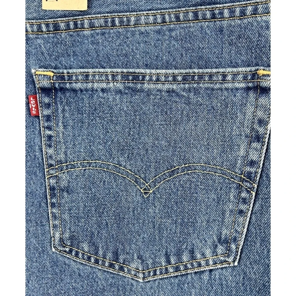 Levi's 550 Relaxed‎ Tapered Leg Blue Denim Jeans Men's Size 55x30 NWT